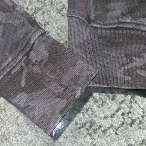 Lululemon scuba hoodie 6 camo - Picture 5 of 8